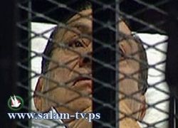 مبارك يفقد توازنه ويقول انه "لم يتنح" عن الحكم