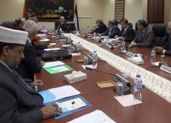 الحكومة تضع موازنة مرتفعة وتقر خطة تقشف