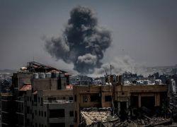 الاحتلال ينسف منازل شرق خان يونس ويشن ثلاث غارات على بيت لاهيا