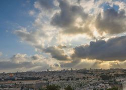 الطقس: أجواء باردة وارتفاع طفيف على درجات الحرارة