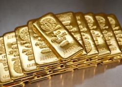 الذهب يخرج عن السيطرة ويكسر حاجز 5500 دولار