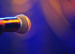 طولكرم : القبض على مطرب شعبي وفض 4 حفلات زفاف