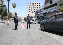 الشرطة تغلق ألفي محل تجاري وتقبض على 7 اشخاص في جنين