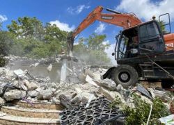 الاحتلال يهدم منزلا ومقهى وبركسا وسورا في بيت سيرا غرب رام الله