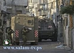 الاحتلال يداهم منزلا ويشدد من إجراءاته العسكرية بالخليل