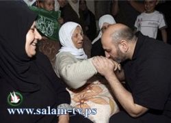 بعد اعتقال الوزير الجعبري.. الدويك كل القيادات السياسية معرضة للإعتقال