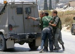 قوات الاحتلال تعتقل خمسة شبان من بلدة فجار