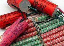 إصابة طفل بحروق خطيرة اثر انفجار ألعاب نارية في وجهه بالخليل