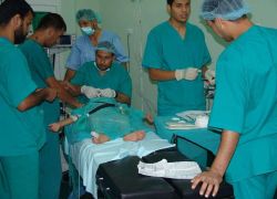 عشرات العمليات الجراحية تتوقف في مستشفيات قطاع غزة