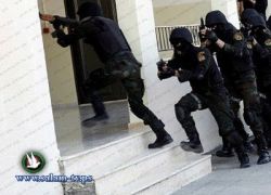 مصادرة سلاح وذخيرة من منزل المتهم بقتل الرخ