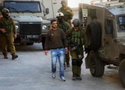 قوات الاحتلال تعتقل (12) مواطناً من أنحاء متفرقة من الضفة الغربية