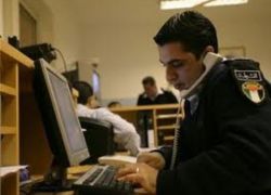 سيدة تفقد حقيبة بداخلها مصاغ ذهبي بقيمة 10 ألاف دينار ومواطن يسلمها للشرطة