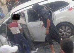 5 مستوطنين يحتمون بفلسطيني في الخليل والشبان يحرقون سيارتهم