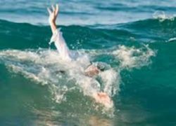 غرق شاب في بحر نتانيا وحالته خطيره