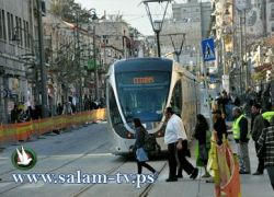 القطار الخفيف بالقدس يصدم مسنا فلسطينيا ويصيبه بجراح بالغة