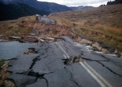 صحيفة تتوقع زلزالاً مدمراً يضرب الخليج وخطورته بقرب مفاعل "بوشهر" الايراني النووي