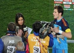 جماهير ريال مدريد تجبر صديقة كاسياس على اعتزال الصحافة