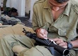 إصابة جندي اسرائيلي جراء انفلات رصاصة من سلاحه