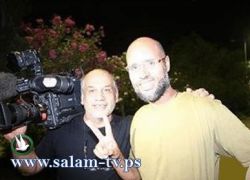 المصور الفلسطيني اياد حمد مع سيف الاسلام