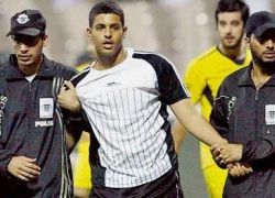 مشجع لفريق الاهلي السعودي يحرز هدفا لفريقه في الثواني الاخيره - شاهد الفيديو