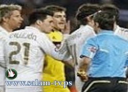 لاعبو ريال مدريد لحكم الكلاسيكو : اذهب واحتفل مع برشلونة ..!