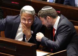 بن غفير وسموتريتش يهاجمان تظاهرات وإضراب عائلات الأسرى الإسرائيليين