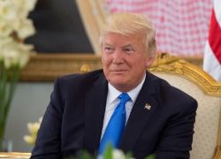 ترامب يتقلد أرفع وسام مغربي لدوره في اتفاق التطبيع مع إسرائيل