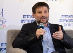سموتريتش يقتطع المزيد من أموال "المقاصة" بذريعة فاتورة الكهرباء