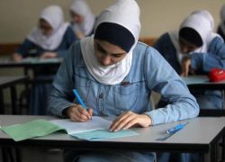 طلبة الثانوية العامة في عزون عتمة يتقدمون لأول امتحاناتهم