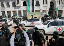 القسام تفرج عن أول دفعة في صفقة التبادل.. الاحتلال فشل في تحرير أسراه بالضغط العسكري