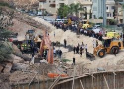 إصابة 10 عمال إثر انهيار جدار في كفر كنا