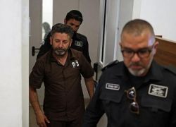 "القتل أو السجن 100 عام".. تهديدات لناشطي "أسطول الصمود" داخل سجون الاحتلال وإضرابهما مستمر