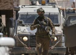 الاحتلال يشن حملة اقتحامات ومداهمات في مناطق متفرقة بالضفة والقدس
