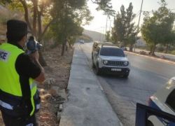 الشرطة تقبض على سائق مركبة غير قانونية قام بدعس مواطن وصدم عدد من المركبات في طولكرم