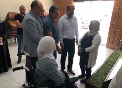 طولكرم : تسليم مكرمة رئاسية لطالبة من ذوي الإعاقة