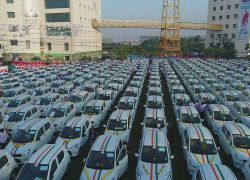 رجل اعمال هندي يوزع 600 سيارة على موظفيه &quot;كهدايا &quot;