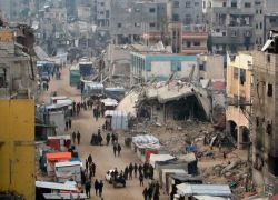 اشتباكات مع "المليشيات" جنوب خان يونس وقصف مدفعي اسرائيلي شرق غزة