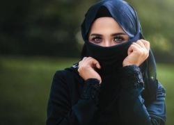 دار الإفتاء: "وضع المكياج لا ينقض الصلاة لانه ليس نجساً "