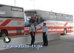 غالبيتهم أطفال ونساء: اسرائيل تعيد 8 حافلات من معبر الكرامة للاستراحة