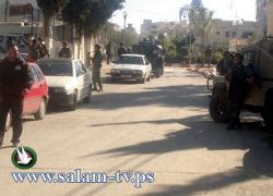 طولكرم:ضباط من المخابرات الإسرائيلية برفقة دوريات عسكرية يتجولون بالمدينة