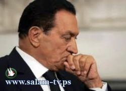 مبارك عند محاولة نقله للقاهرة بكى وتشبث بالسرير وقال"انتوا هتحبسوني"!