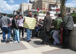 نشطاء فلسطينيون يطالبون بإلغاء اتفاقية باريس ويدعون لمقاطعة البضائع الاسرائيلية