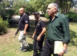 عضو كنيست يدعو لقمع احتجاجات المقدسيين بالمظليين