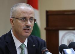 رئيس الوزراء : اقترضنا من البنوك لدفع الرواتب وحجز الاموال يعطّل قدرتنا