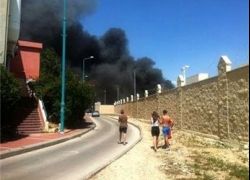 نشوب حريق هائل بالقرب من سجن معسياهو في الرملة