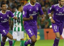 ريال مدريد يكتسح بيتيس بسداسية ويعود للصدارة مع أتلتيكو