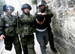 جيش الاحتلال يعتقل 3 مواطنين في مدينة الخليل