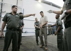  عزل واصابة 20 أسيراً بإقتحام شطة 