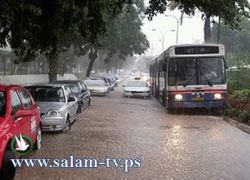 ثلوج على جبل الشيخ والامطار الغزيرة تحول شوارع تل ابيب الى انهار