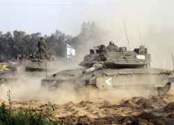 الاحتلال يستهدف المواطنين شرق خان يونس ومخيم المغازي في قطاع غزة